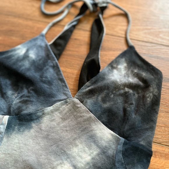 Backless Dress - Picture 2 of 4